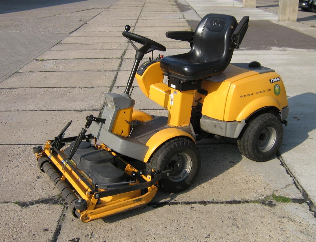 les véhicules d'aéroport qui ne sont plus utilisés-2