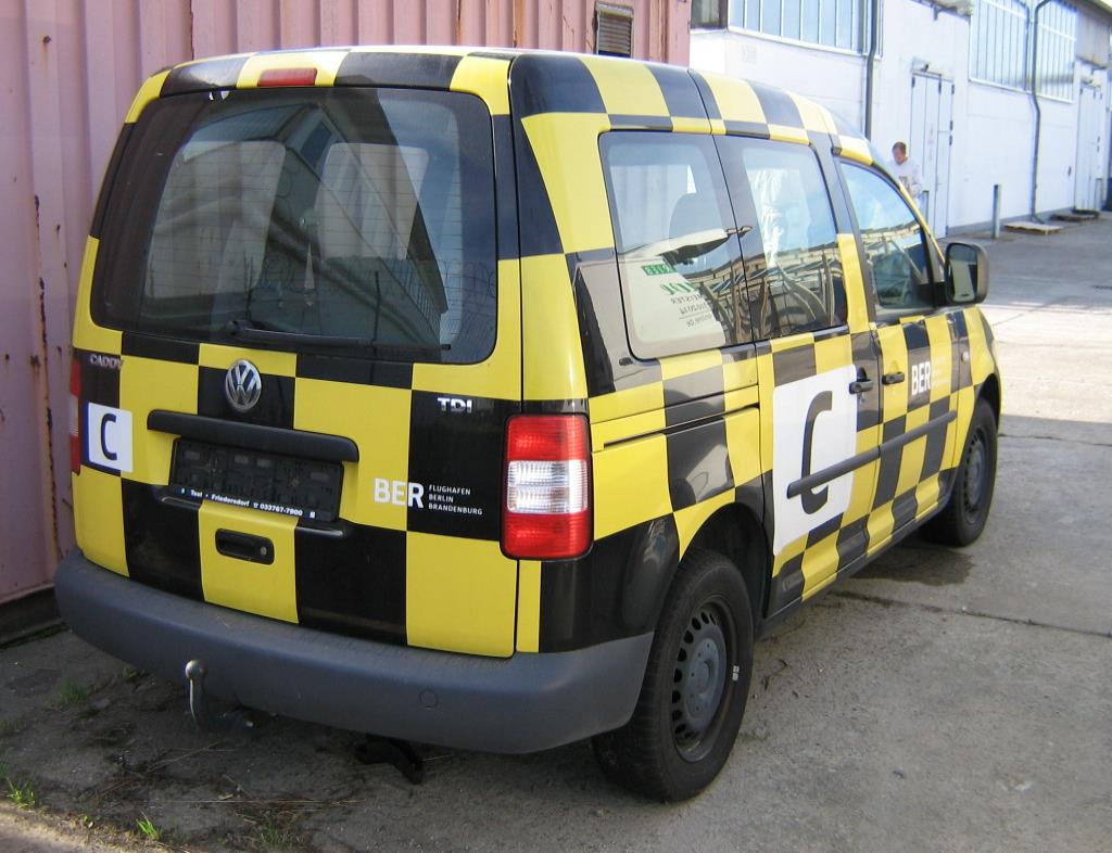 les véhicules d'aéroport qui ne sont plus utilisés-3