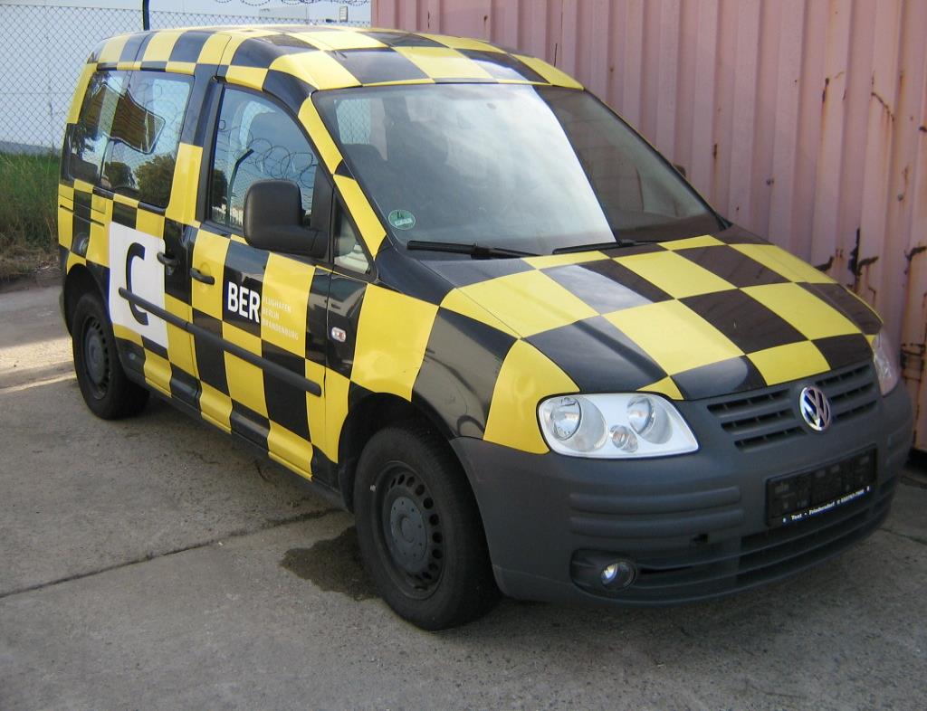 les véhicules d'aéroport qui ne sont plus utilisés-1