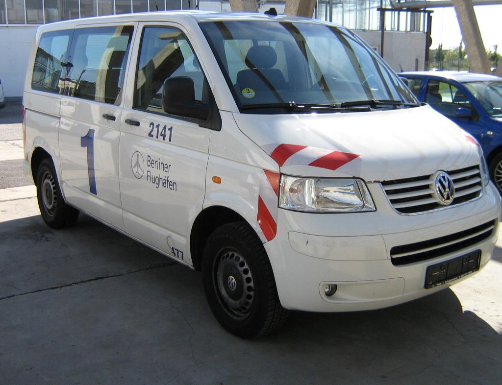 les véhicules d'aéroport qui ne sont plus utilisés-1