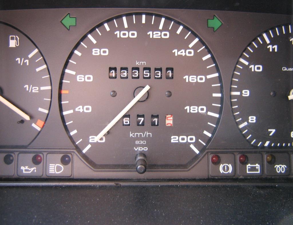 les véhicules d'aéroport qui ne sont plus utilisés-2