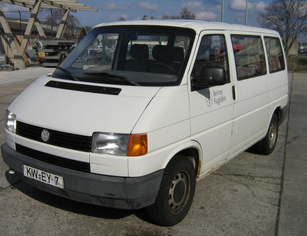 les véhicules d'aéroport qui ne sont plus utilisés-3