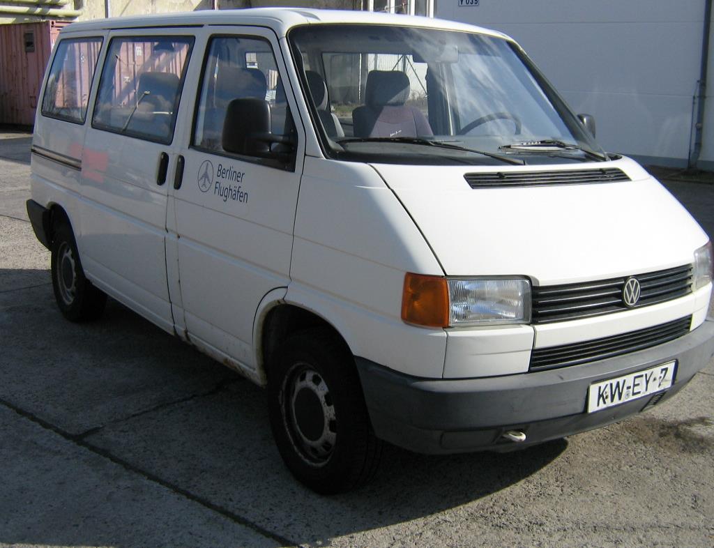 les véhicules d'aéroport qui ne sont plus utilisés-1