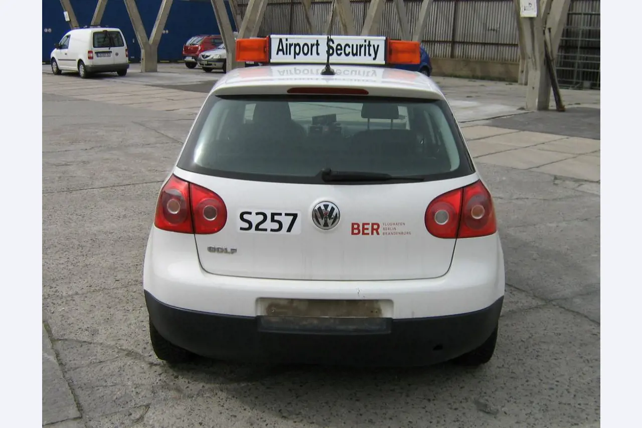 Veículos do aeroporto que já não são necessários-3