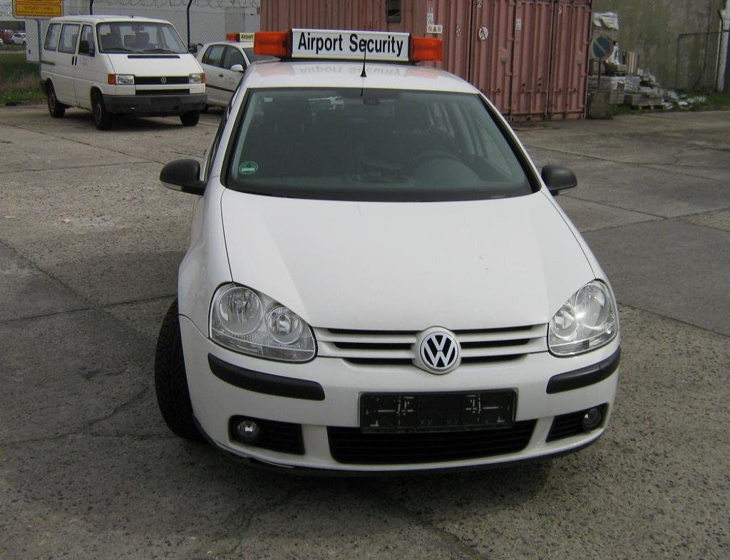 les véhicules d'aéroport qui ne sont plus utilisés-5