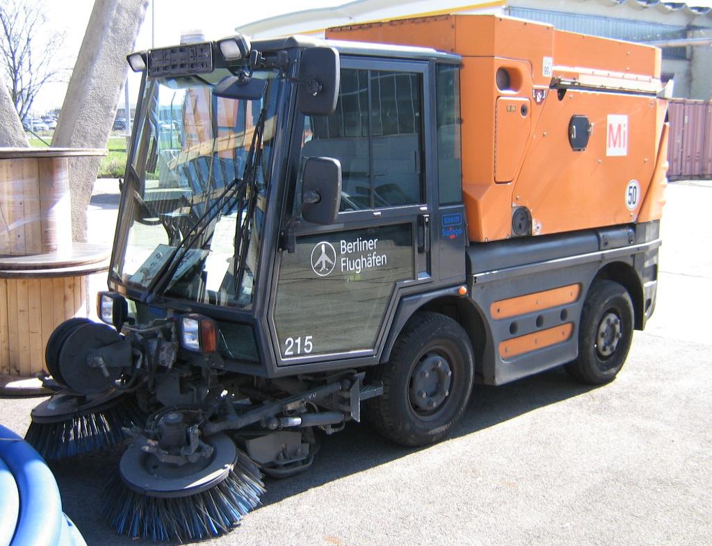 les véhicules d'aéroport qui ne sont plus utilisés-1