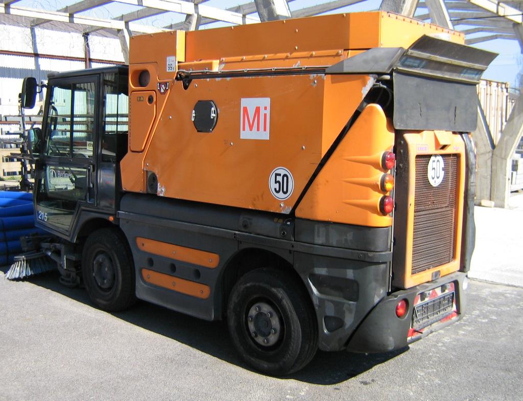 les véhicules d'aéroport qui ne sont plus utilisés-2