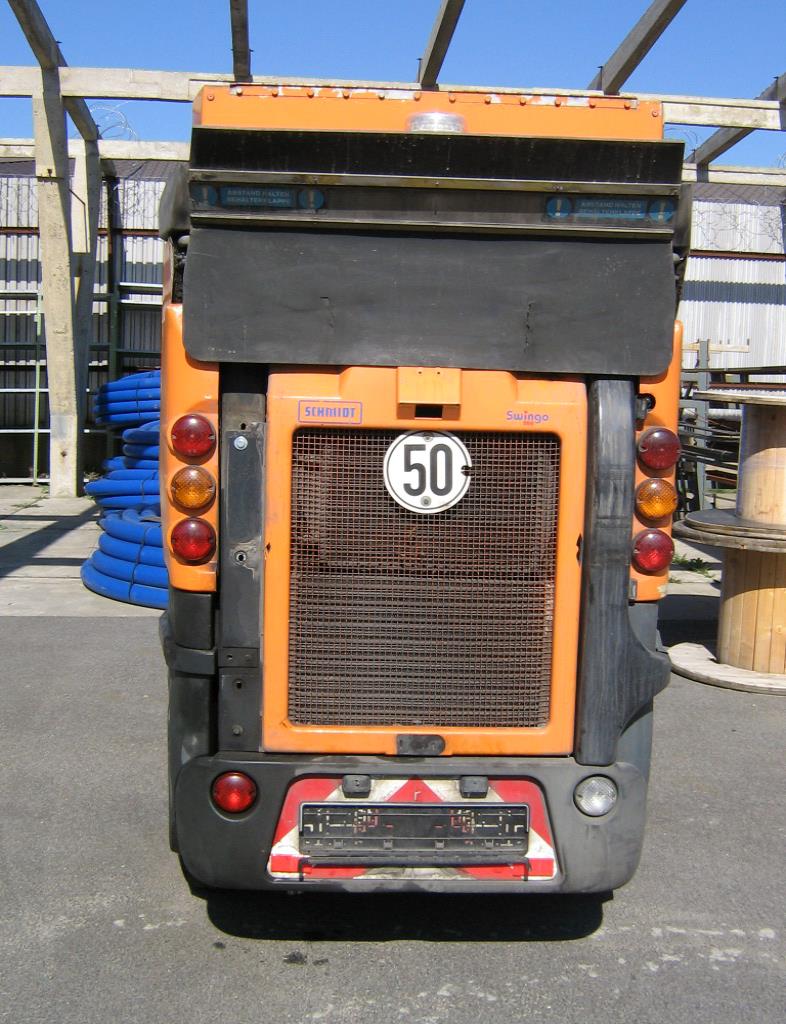 les véhicules d'aéroport qui ne sont plus utilisés-3
