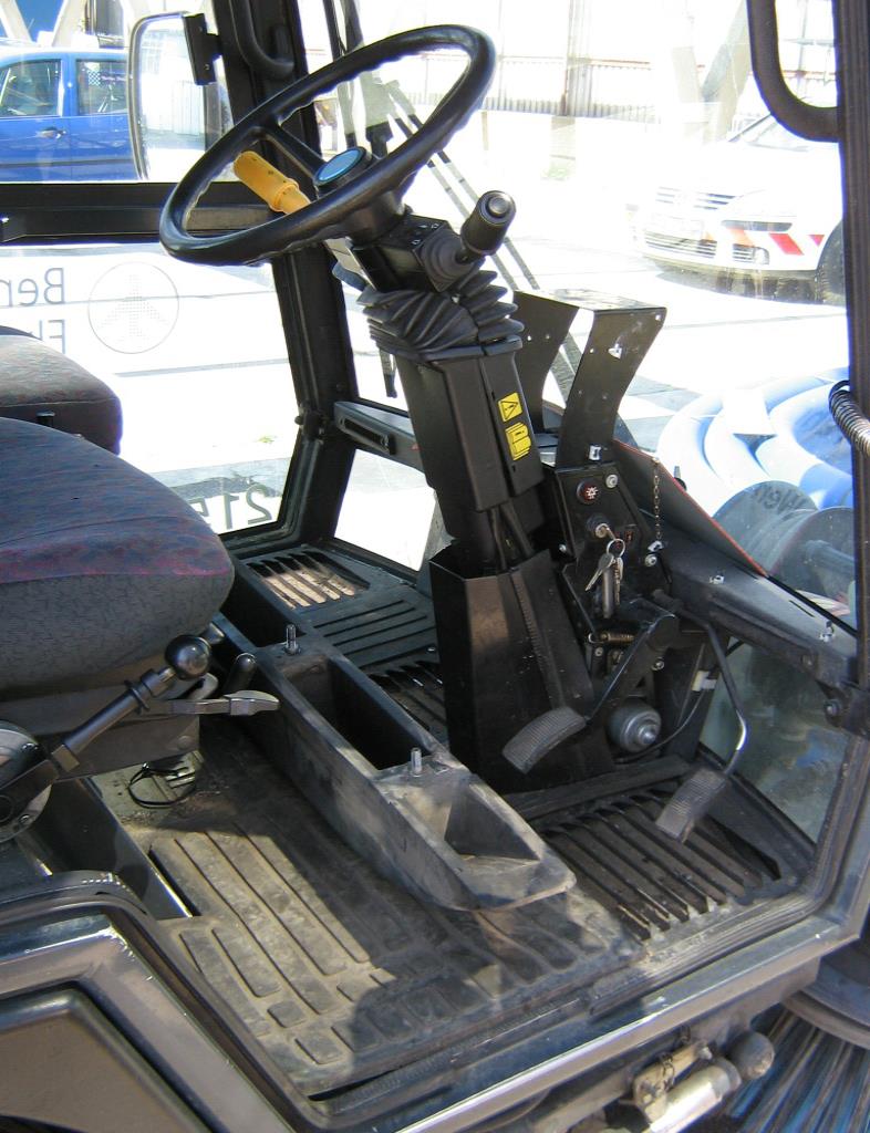 les véhicules d'aéroport qui ne sont plus utilisés-6