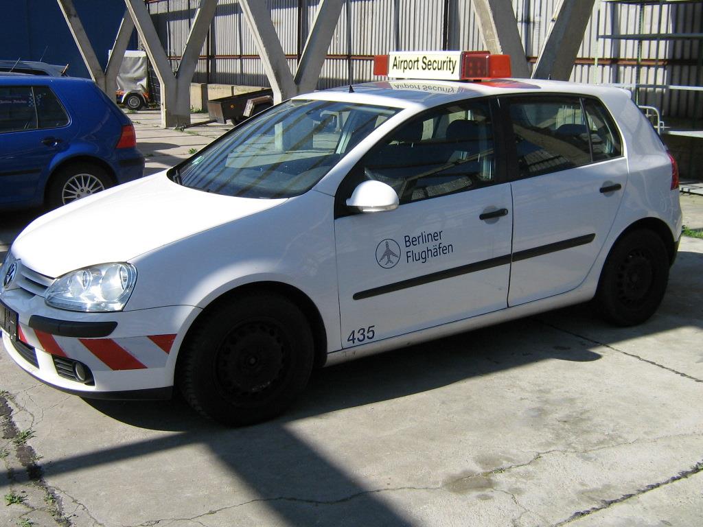 les véhicules d'aéroport qui ne sont plus utilisés-2