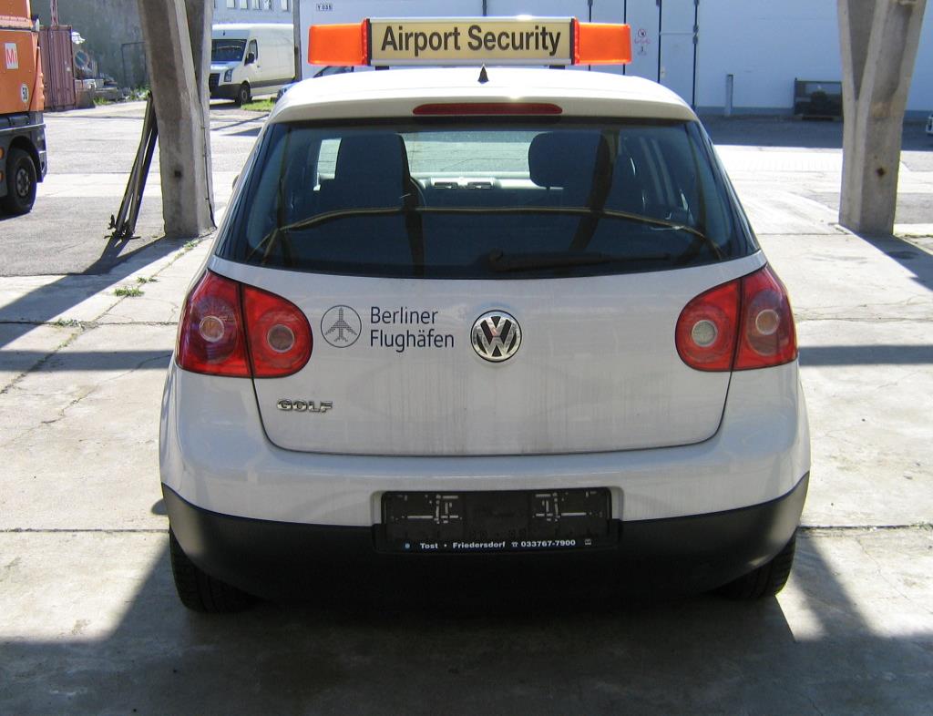 les véhicules d'aéroport qui ne sont plus utilisés-4