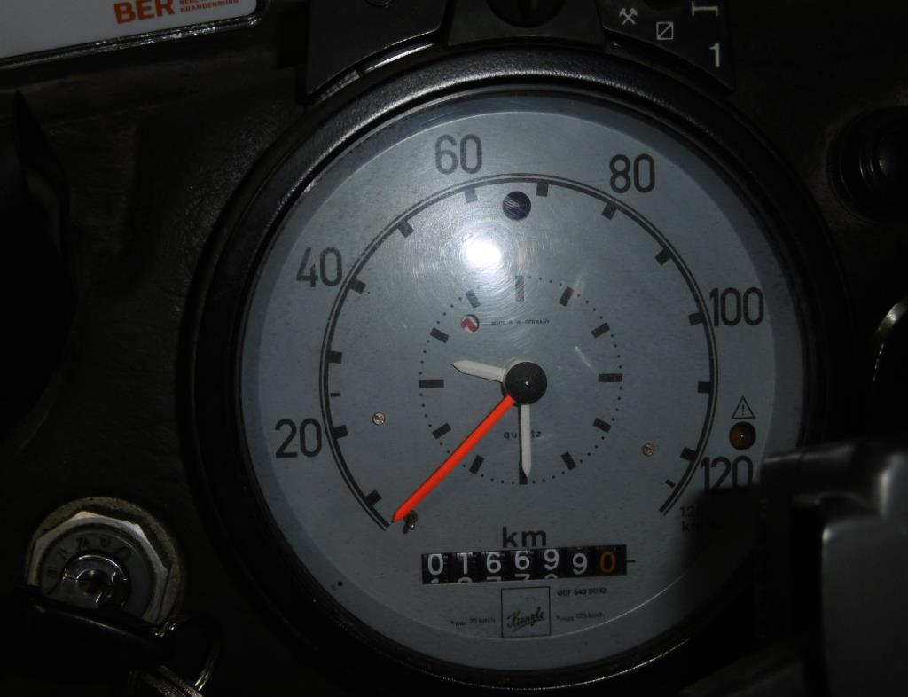 les véhicules d'aéroport qui ne sont plus utilisés-5