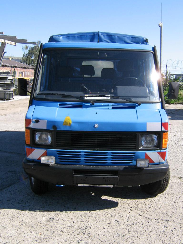 nicht mehr benötigte Flughafenfahrzeuge-3