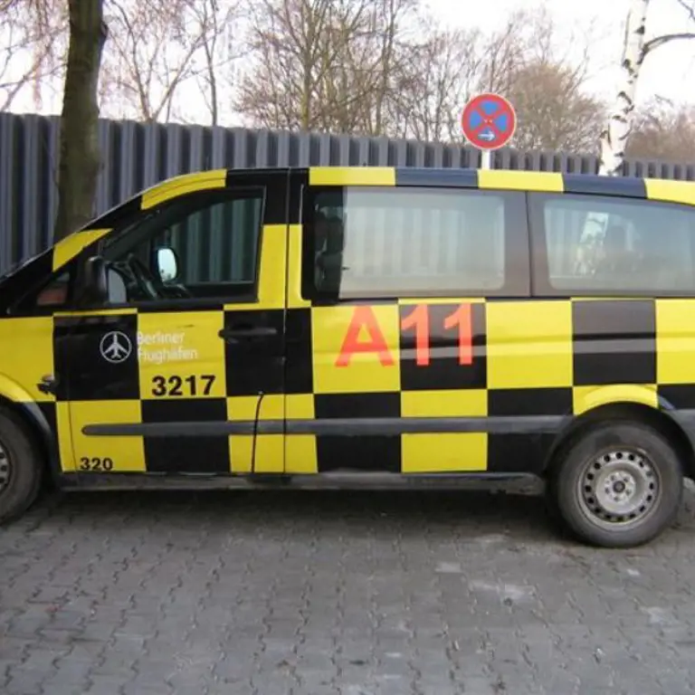 Véhicule spécial aéroport Mercedes Vito/ panne de moteur Mercedes Vito