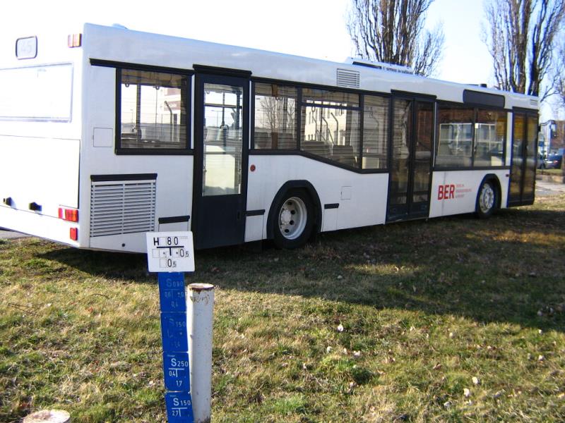les véhicules d'aéroport qui ne sont plus utilisés-2