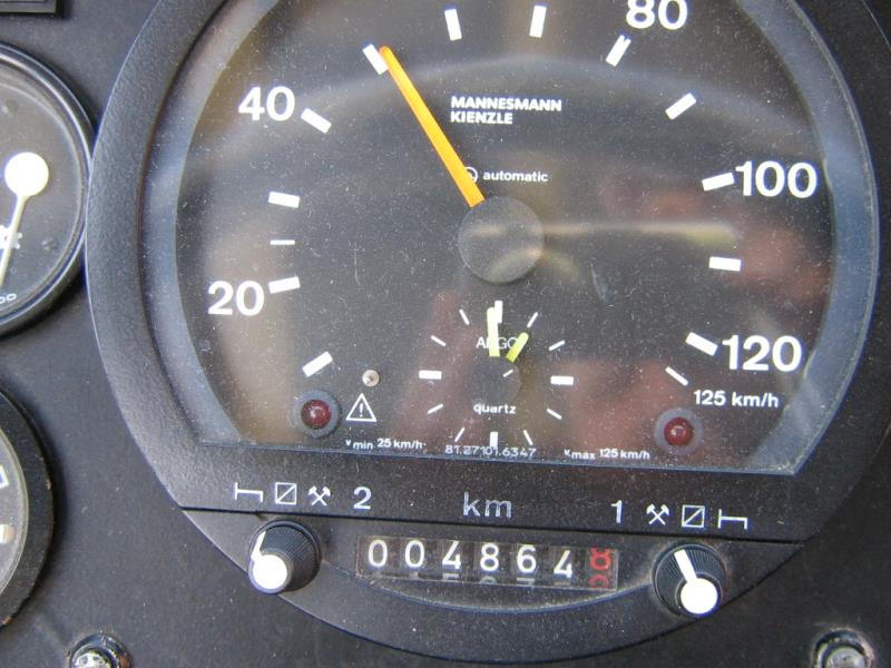 les véhicules d'aéroport qui ne sont plus utilisés-5