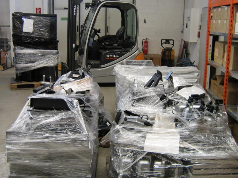 les véhicules d'aéroport qui ne sont plus utilisés-1