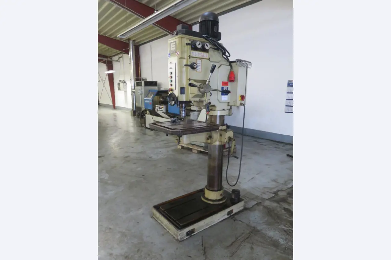 Amplia gama de sierras, tornos y fresadoras de fabricantes de renombre-1