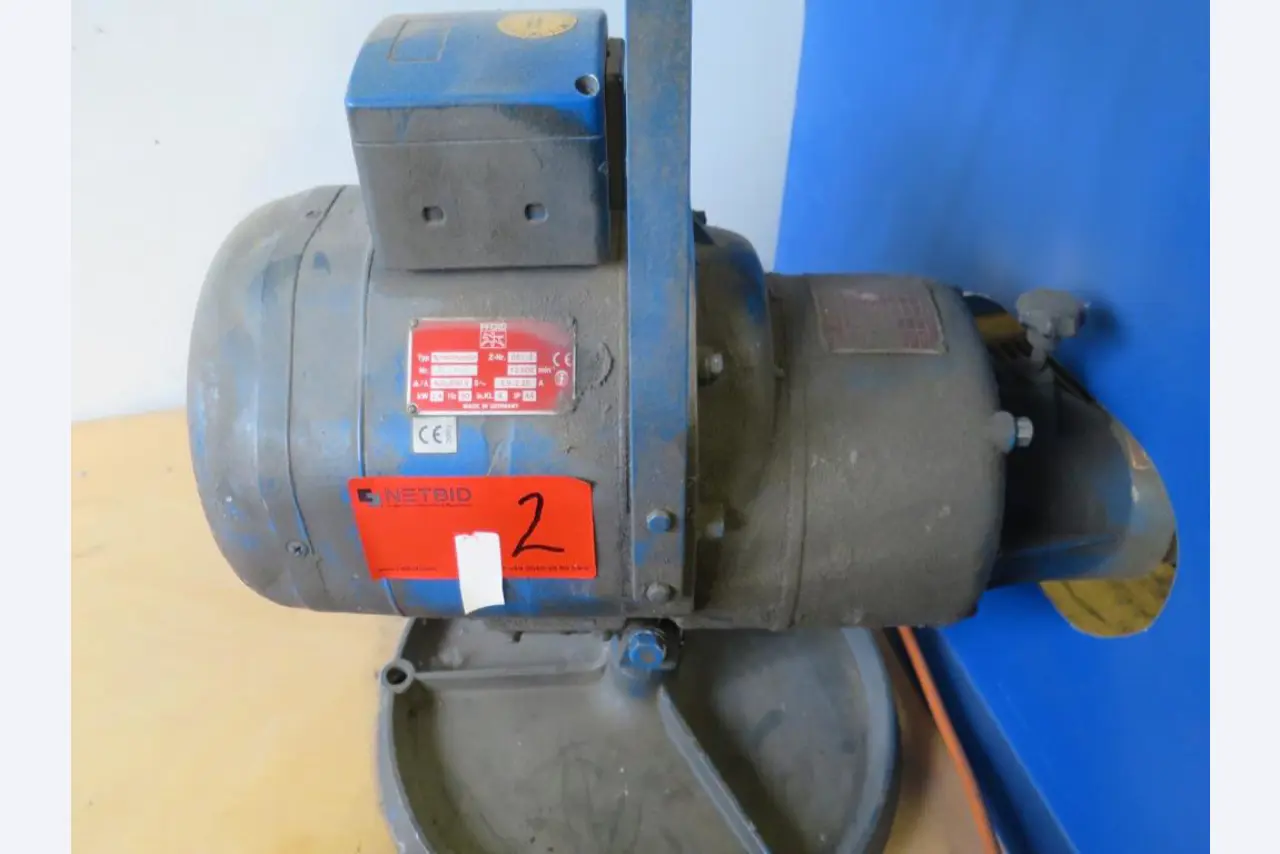 Extensive machine park of saws, lathes and milling machines from well-known manufacturers-2