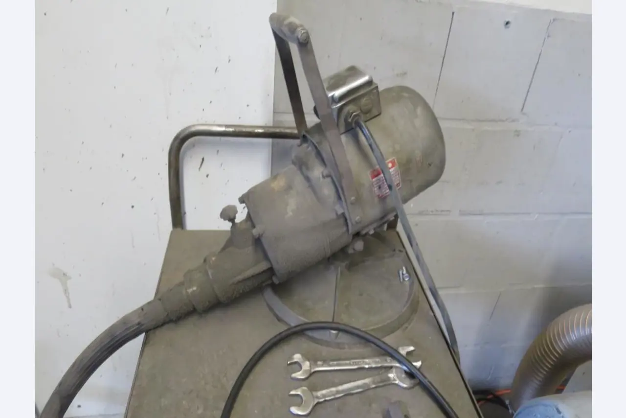 Extensive machine park of saws, lathes and milling machines from well-known manufacturers-3