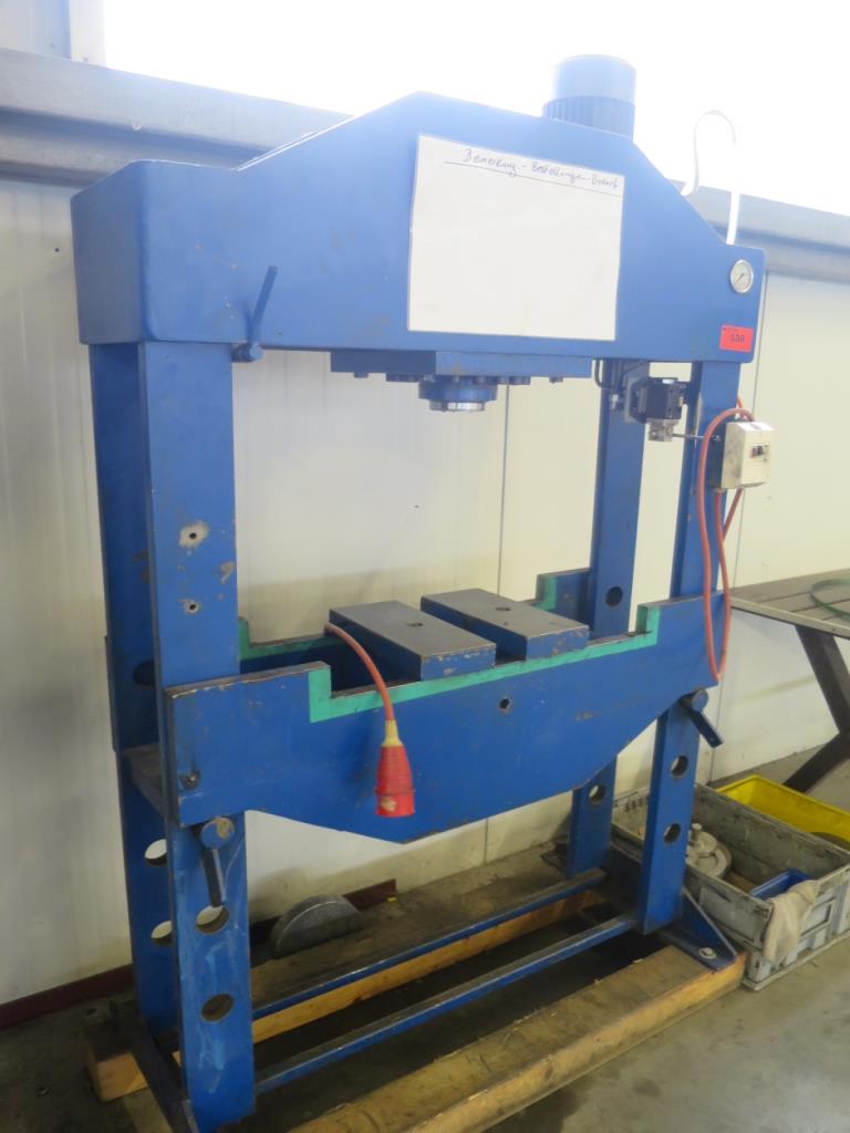 Umfangreicher Maschinenpark an Sägen, Dreh- und Fräsmaschinen namhafter Hersteller-2