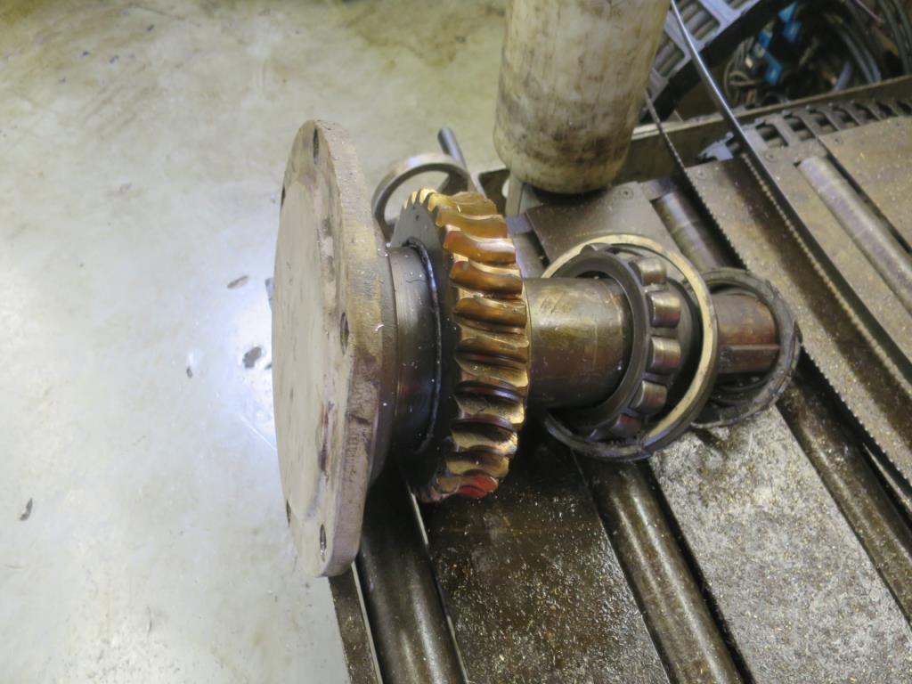 Rozsáhlý sortiment pil, soustruhů a frézek od známých výrobců.-4