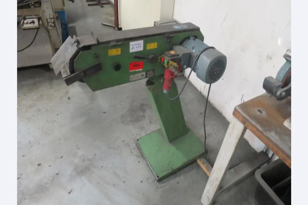 Vasta gama de serras, tornos e fresadoras de fabricantes de renome-3