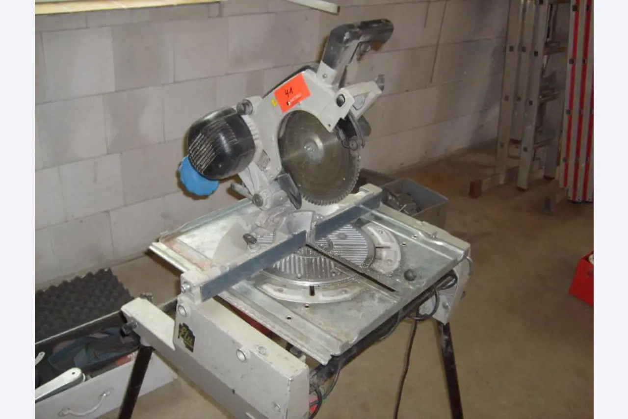 diverse gepflegte Maschinen für den Fenster-/ <br>Aluminium- und Stahlbau sowie weitere <br>gepflegte Metallbearbeitungsmaschinen, <br>Werkstatteinrichtung, u.v.a.m.-2