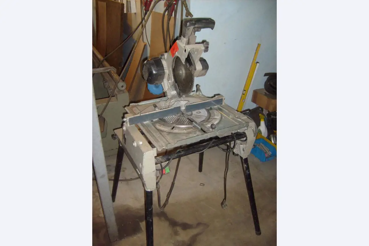 diverse gepflegte Maschinen für den Fenster-/ <br>Aluminium- und Stahlbau sowie weitere <br>gepflegte Metallbearbeitungsmaschinen, <br>Werkstatteinrichtung, u.v.a.m.-4