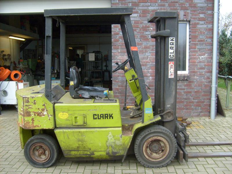 diverse gepflegte Maschinen für den Fenster-/ <br>Aluminium- und Stahlbau sowie weitere <br>gepflegte Metallbearbeitungsmaschinen, <br>Werkstatteinrichtung, u.v.a.m.-1