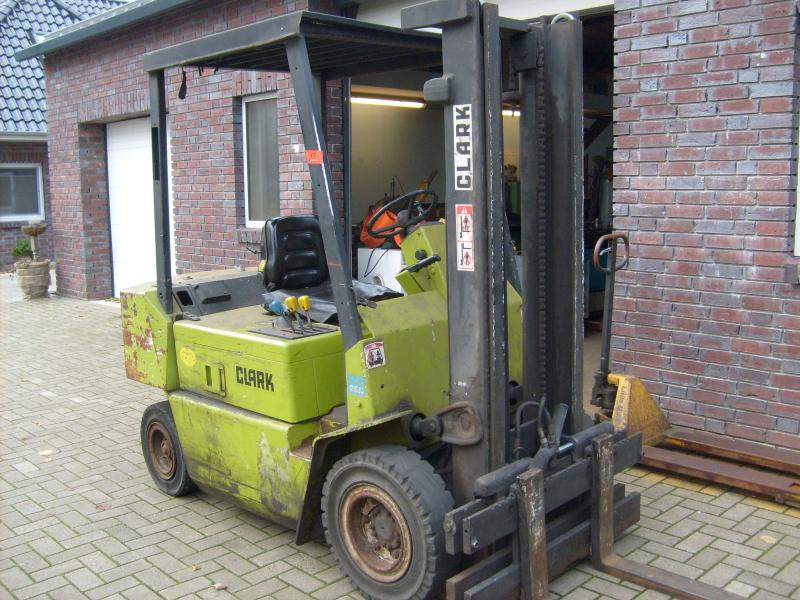 diverse gepflegte Maschinen für den Fenster-/ <br>Aluminium- und Stahlbau sowie weitere <br>gepflegte Metallbearbeitungsmaschinen, <br>Werkstatteinrichtung, u.v.a.m.-2