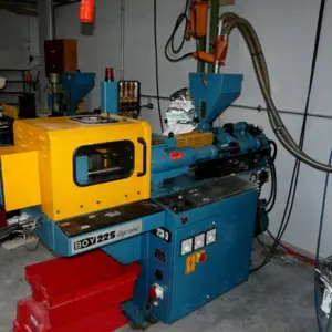 plastic injection molding machine Boy 22 S