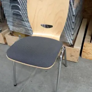 ca. 118 stackable chairs