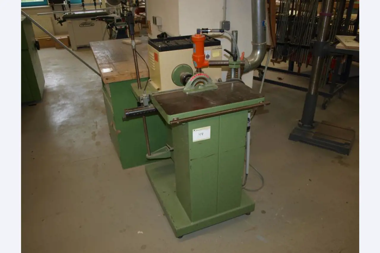 Beschäftigung + Bildung e.V.-1