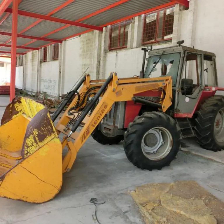 tractor (264) Massey Ferguson 675 RY Allradantrieb