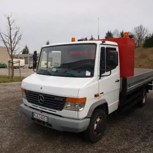 Pritschen-Lkw Mercedes-Benz 818 D Blutec 4