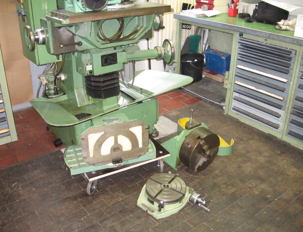 Različna laboratorijska oprema in mobilni regalni sistem-18