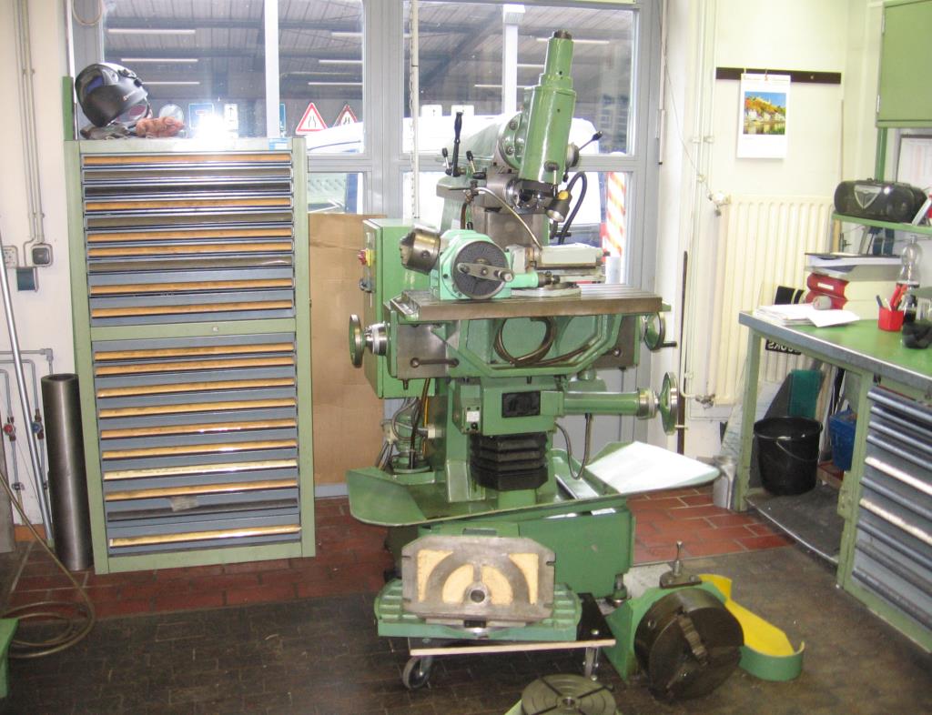 Različna laboratorijska oprema in mobilni regalni sistem-19