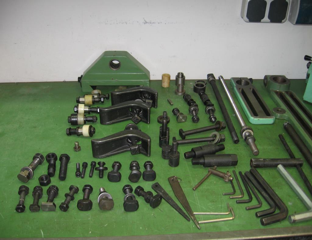 Različna laboratorijska oprema in mobilni regalni sistem-2