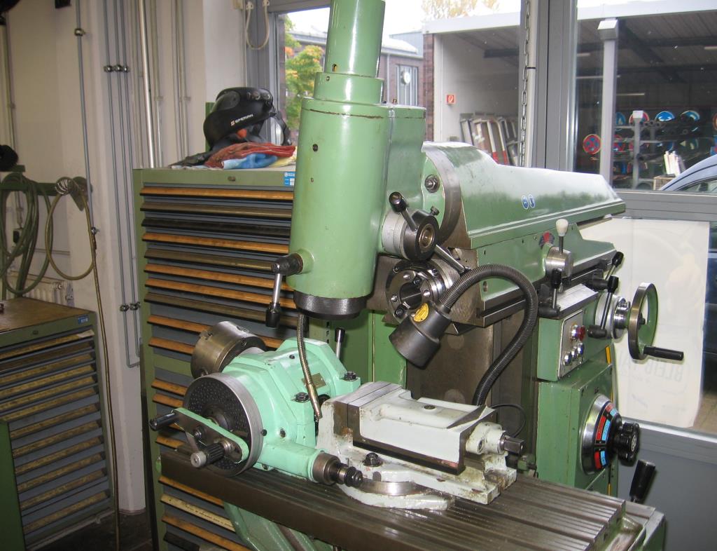 Različna laboratorijska oprema in mobilni regalni sistem-20