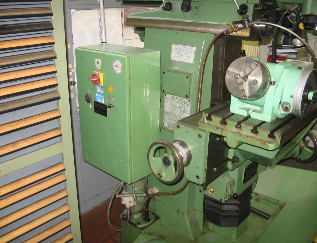 Različna laboratorijska oprema in mobilni regalni sistem-22