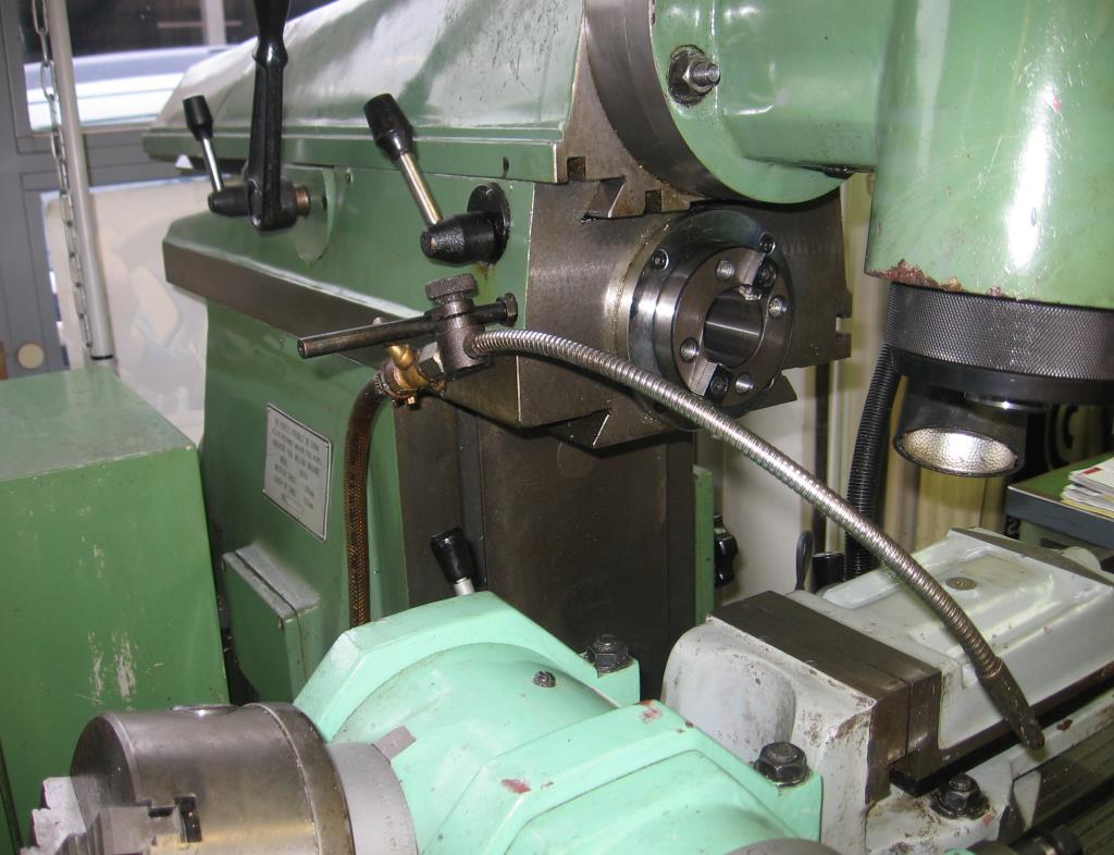 Različna laboratorijska oprema in mobilni regalni sistem-23