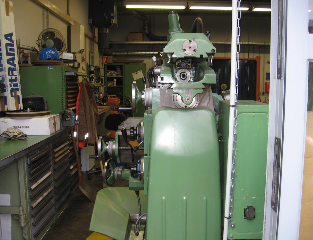 Različna laboratorijska oprema in mobilni regalni sistem-25