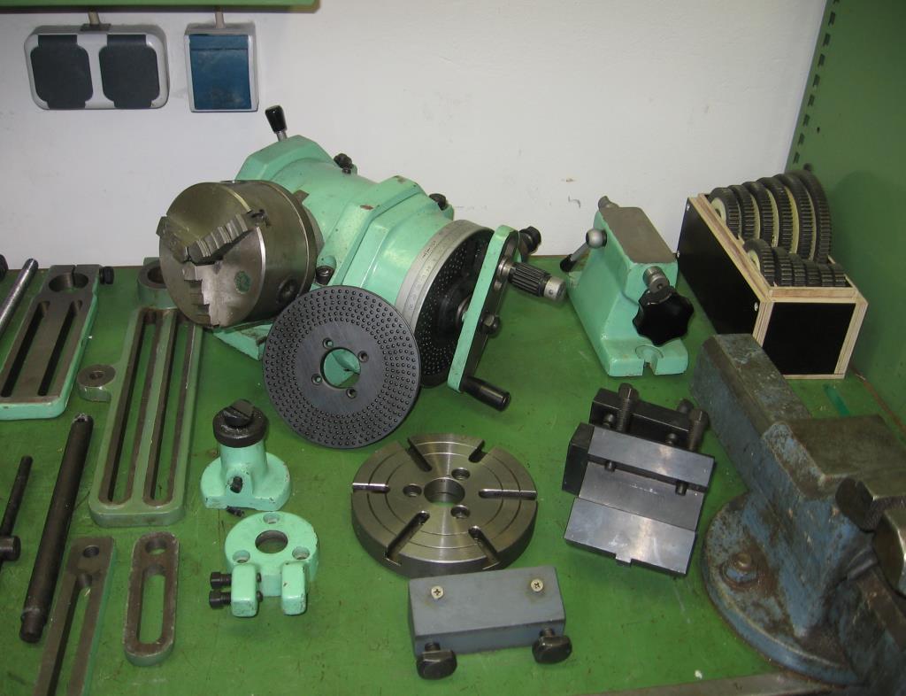 Različna laboratorijska oprema in mobilni regalni sistem-4