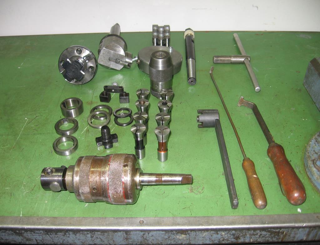 Različna laboratorijska oprema in mobilni regalni sistem-7