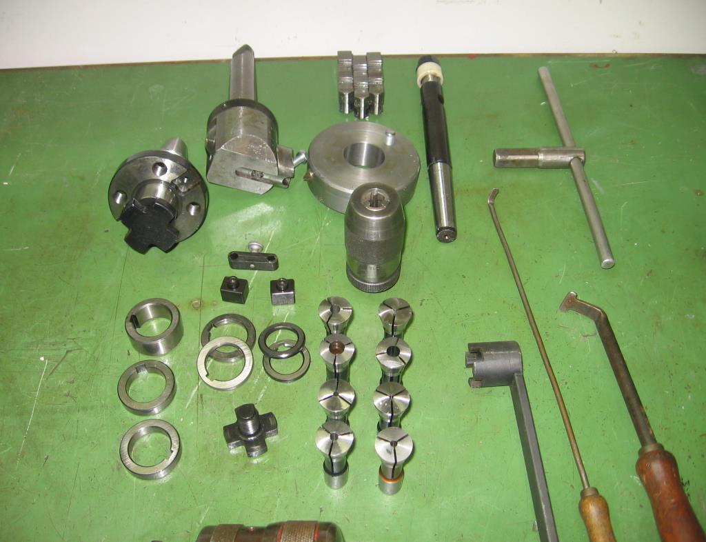 Različna laboratorijska oprema in mobilni regalni sistem-8