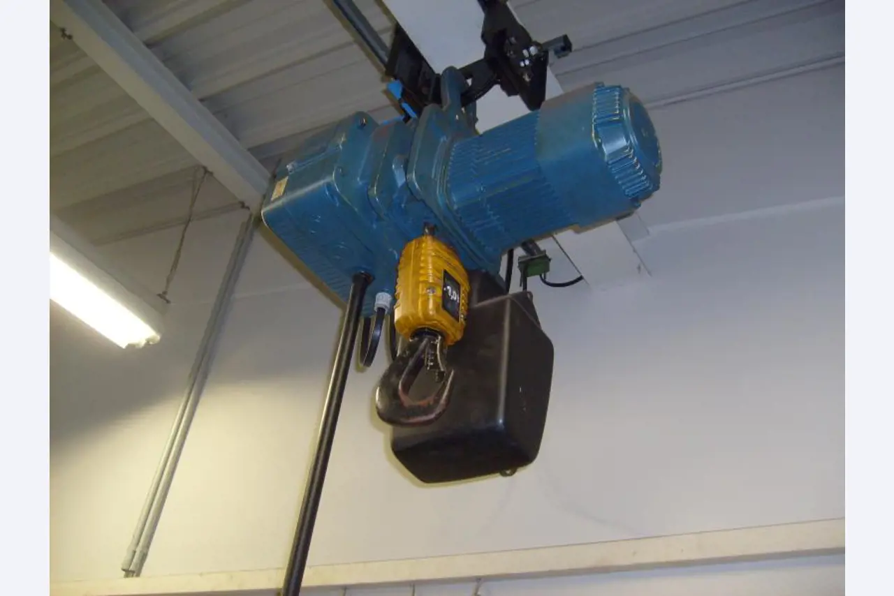 Diverse Labortechnik sowie eine Fahrregalanlage-2