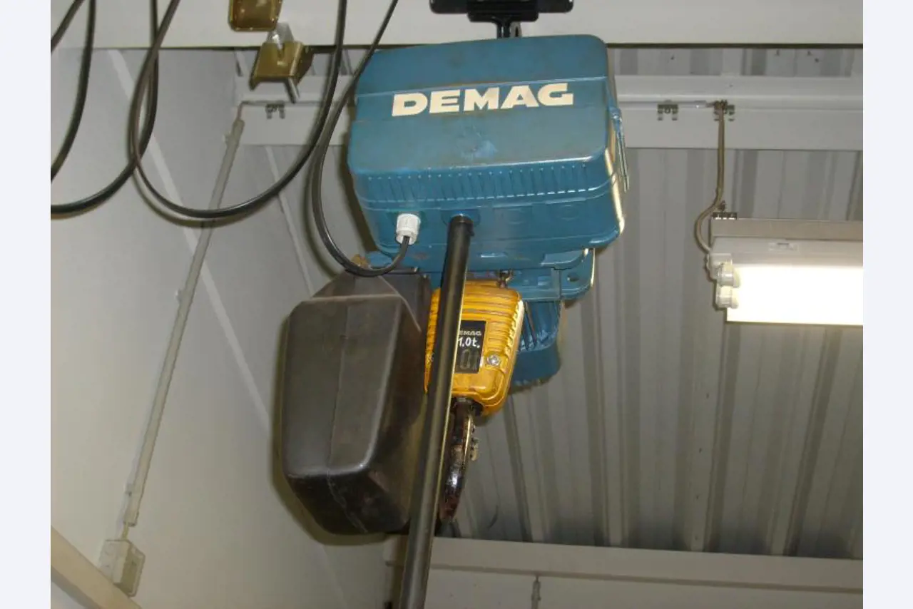 Diverse Labortechnik sowie eine Fahrregalanlage-1