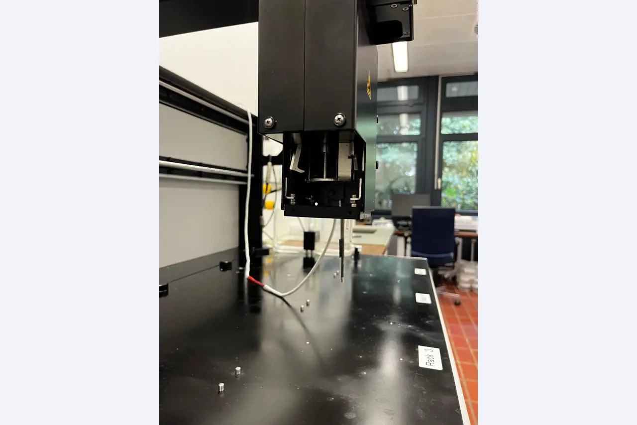 Diverse Labortechnik sowie eine Fahrregalanlage-10