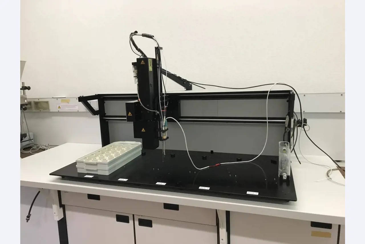 Diverse Labortechnik sowie eine Fahrregalanlage-2